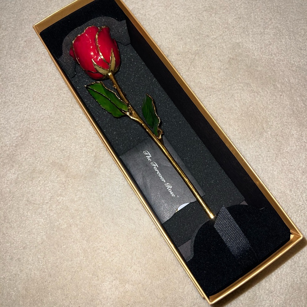NEW Forever Real Preserves Red Rose Dipped in 24K Gold